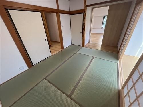 5LDK Detached House for Sale in Katano City, Osaka - Thumbnail 3