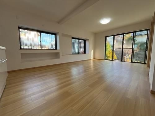 5LDK Detached House for Sale in Katano City, Osaka - Thumbnail 2