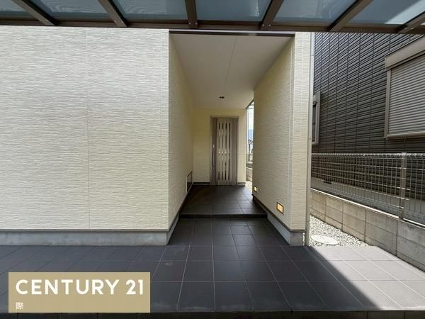 Renovated 5LDK House for Sale in Katsuragi, Wakayama - Thumbnail 2