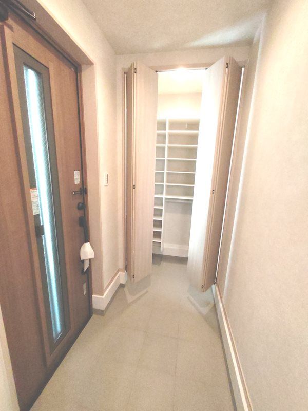 New 4LDK Detached House in Hirakata, Osaka - Corner Lot - Image 1