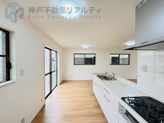 Renovated 3LDK House in Kobe's Fujimigaoka, Near Obodani Station - Thumbnail 3