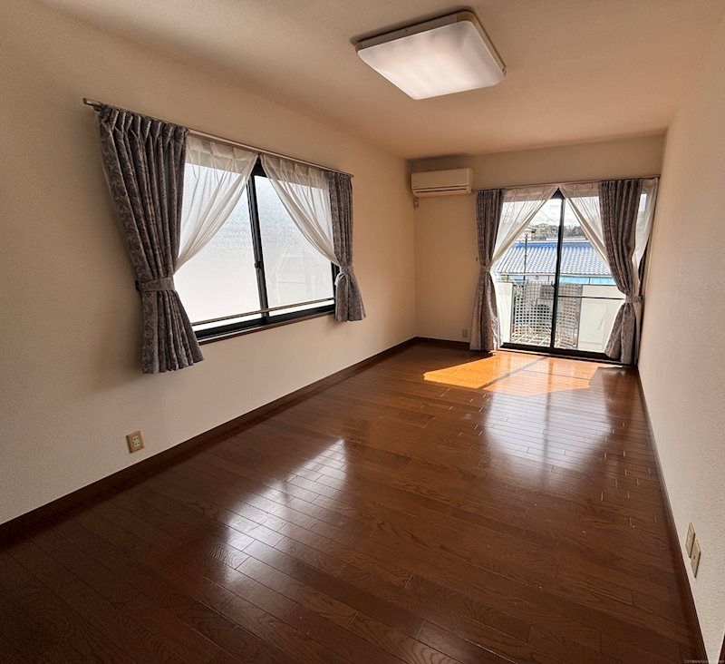 5LDK Detached House for Sale in Yokkaichi, Mie Prefecture - Thumbnail 3