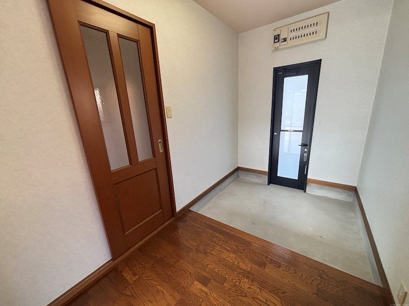 5LDK Detached House for Sale in Yokkaichi, Mie Prefecture - Thumbnail 2