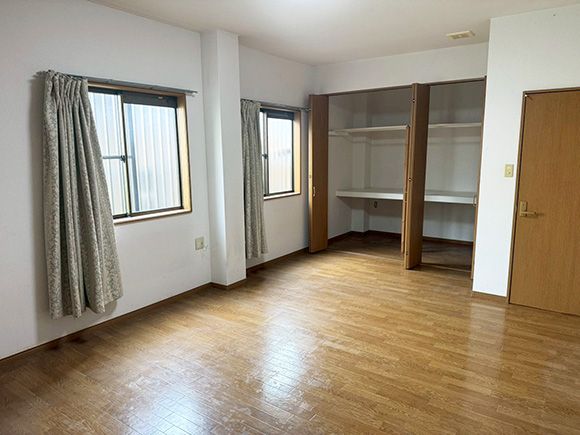 3LDK Steel-Framed House for Sale in Toyonaka, Osaka - Thumbnail 3