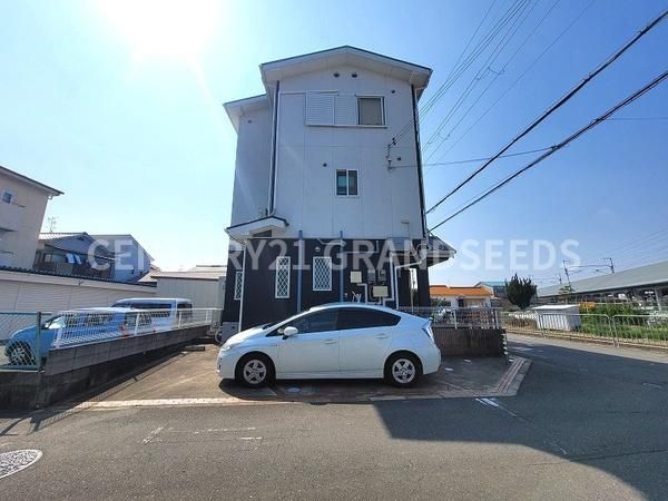 5LDK House with Solar Panels in Takatsuki, Osaka 125.91 sqm - Thumbnail 2