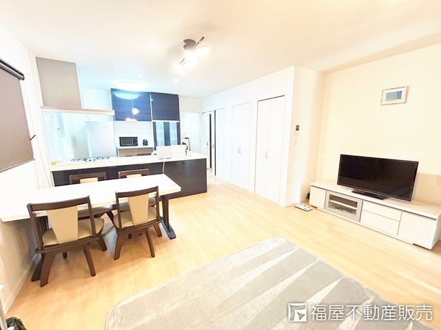 Modern 3LDK House for Sale in Higashi-Osaka, Osaka - Thumbnail 2