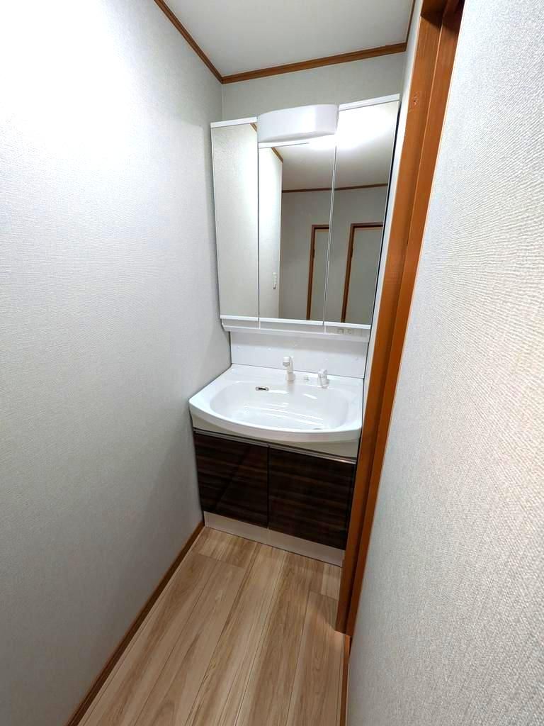 Renovated 2LDK Terrace House for Sale in Yamashina, Kyoto - Thumbnail 3