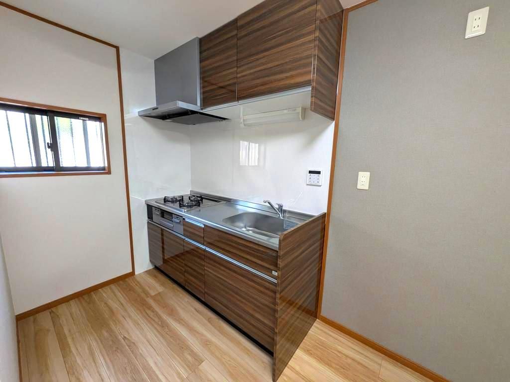 Renovated 2LDK Terrace House for Sale in Yamashina, Kyoto - Thumbnail 2