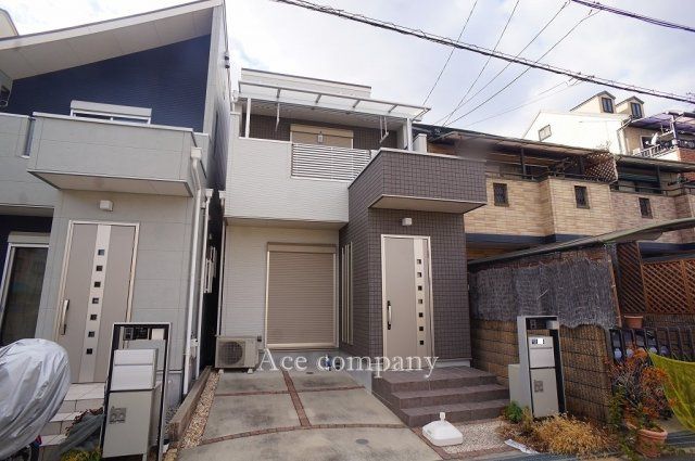 Modern 4LDK House for Sale in Higashiosaka, Osaka - Thumbnail 2