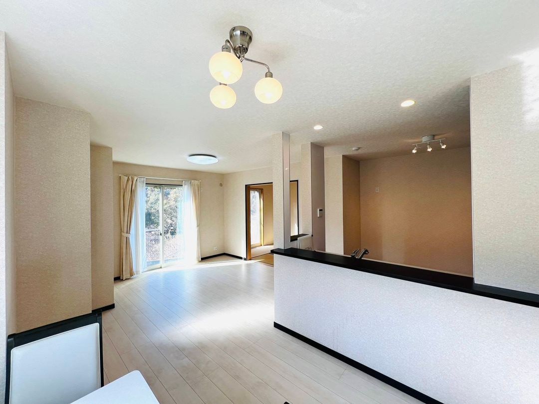 4LDK Detached House for Sale in Kobe Kita-ku, Hyogo - Thumbnail 2