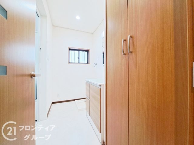Renovated 2LDK Corner House Near Fuse Station, Higashi-Osaka - Thumbnail 4