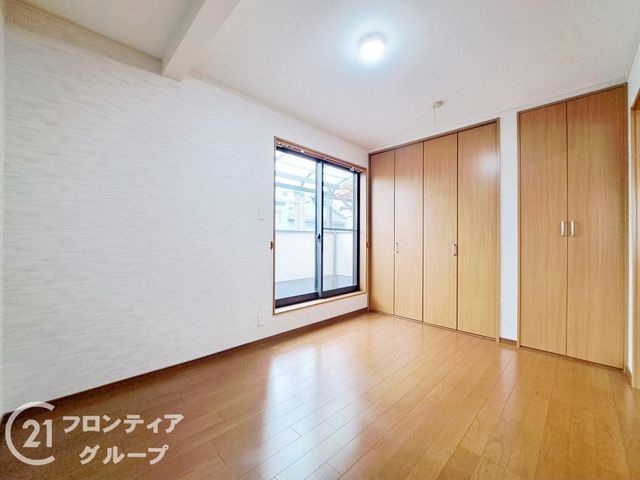 Renovated 2LDK Corner House Near Fuse Station, Higashi-Osaka - Thumbnail 3