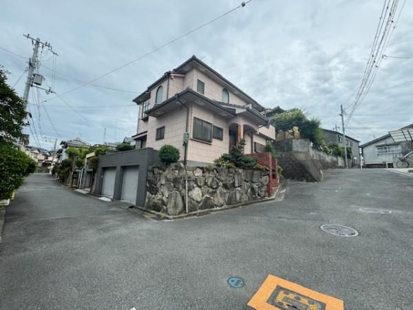 Renovated 5DK Detached House Near Murano Station, Hirakata - Thumbnail 2