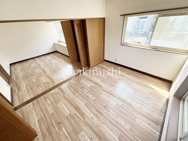 Renovated 9SLDK Family Home with Garage in Habikino, Osaka - Thumbnail 3