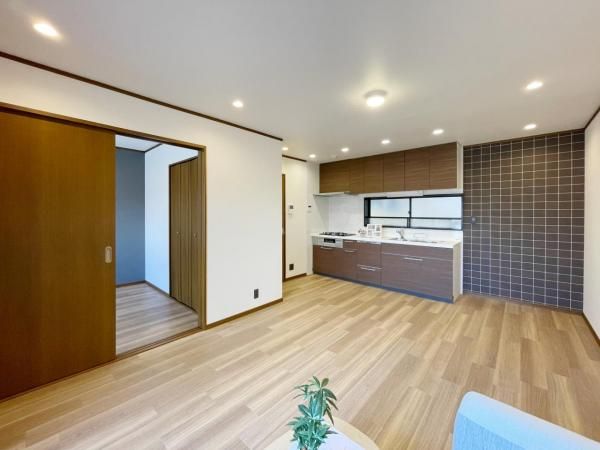 Modern 5LDK House for Sale in Moriguchi, Osaka - Near Doi Station - Thumbnail 3