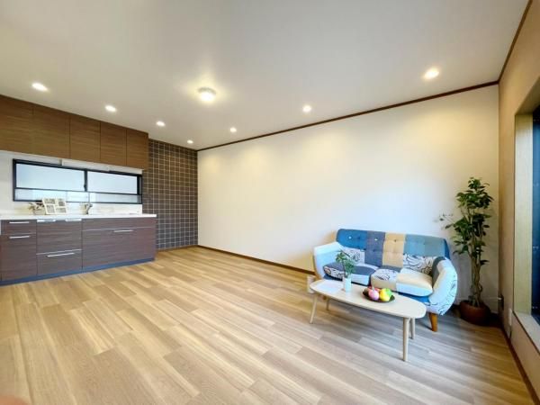Modern 5LDK House for Sale in Moriguchi, Osaka - Near Doi Station - Thumbnail 2