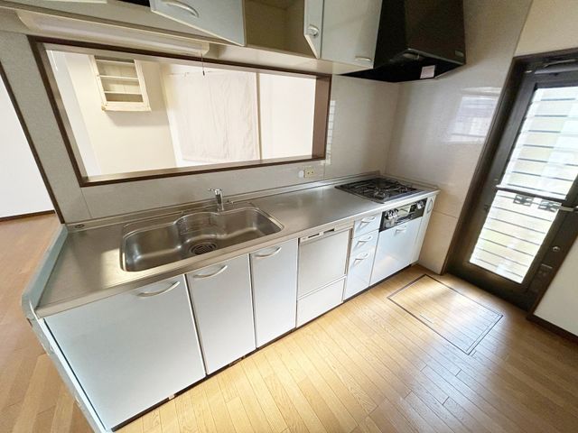 3LDK Detached House for Sale in Habikino, Osaka - Thumbnail 4