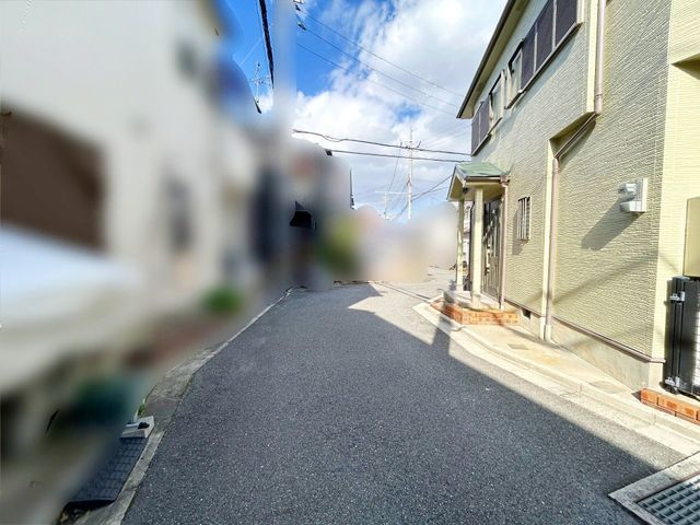 3LDK Detached House for Sale in Habikino, Osaka - Thumbnail 2