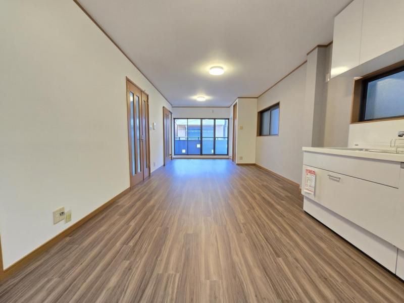 3LDK Renovated House for Sale in Moriguchi, Osaka - Thumbnail 2
