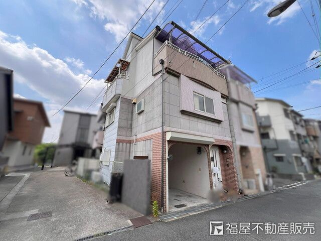 4LDK Wooden House for Sale in Hirano-ku, Osaka - Image 1