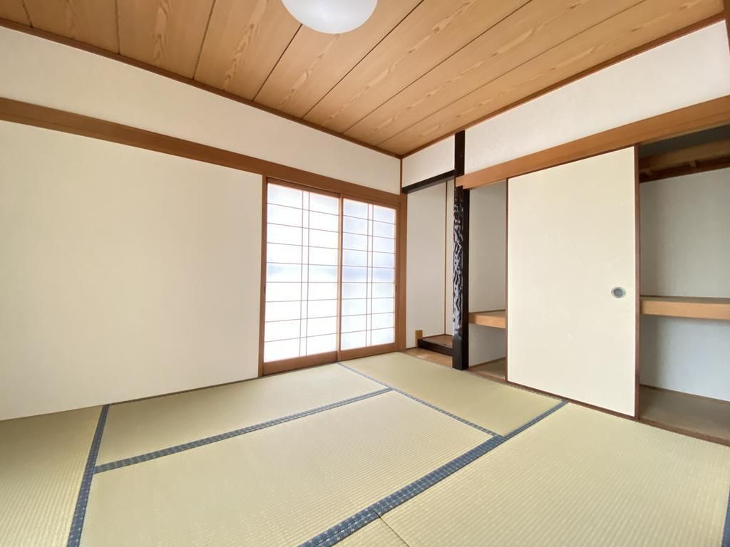 Refurbished 4LDK House for Sale in Hofu, Yamaguchi - Thumbnail 2