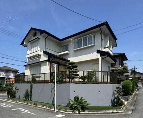 Fifth Avenue East 2-Story Apartment in Mihara-ku Sakai - Thumbnail 2