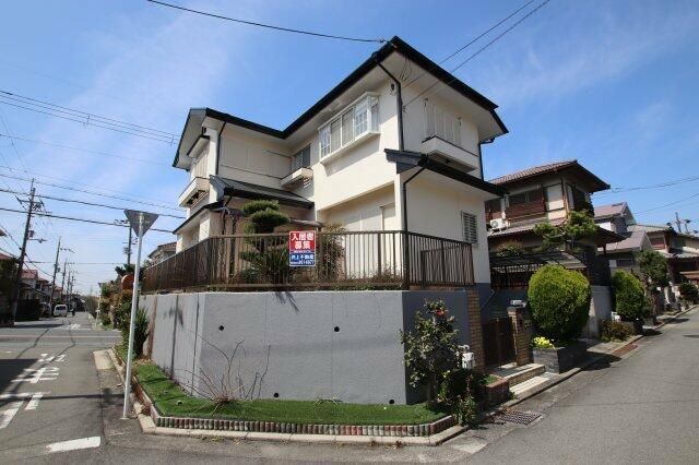 Fifth Avenue East 2-Story Apartment in Mihara-ku Sakai - Thumbnail 3
