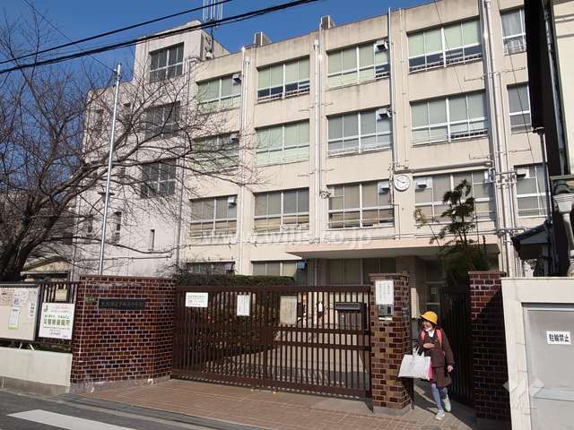 Renovated 4LDK House Near Shimoshinjo Station in Osaka - Thumbnail 4