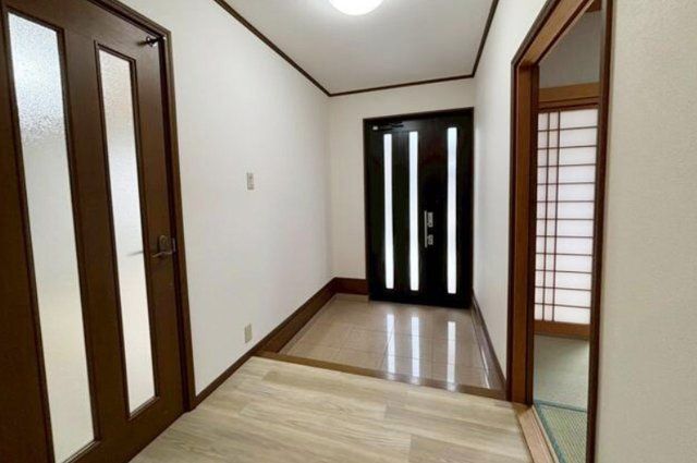 Renovated 6LDK House Near Tarui Station, Sennan City - Thumbnail 2