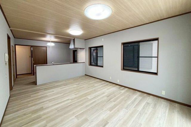 Renovated 6LDK House Near Tarui Station, Sennan City - Thumbnail 3