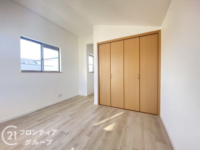 3SLDK Detached House in Katano City, Osaka with Solar Panels - Thumbnail 2