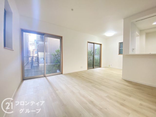3SLDK Detached House in Katano City, Osaka with Solar Panels - Thumbnail 3