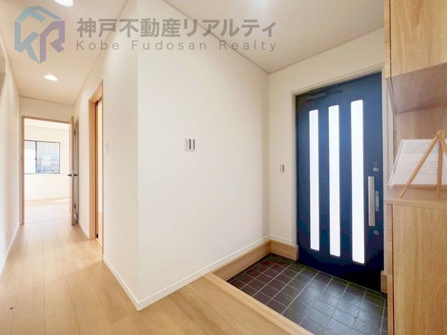 Renovated 4LDK House in Kobe Tamatsu Ward with Garden & Parking - Thumbnail 2