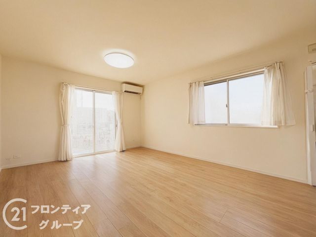 Modern 4LDK Detached House for Sale in Sakai, Osaka - Thumbnail 4