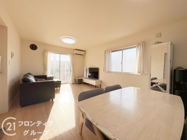 Modern 4LDK Detached House for Sale in Sakai, Osaka - Thumbnail 3