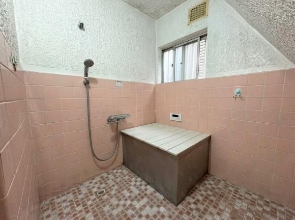 Renovated 3DK House with Garage near Tokuan Station, Higashiosaka - Thumbnail 3