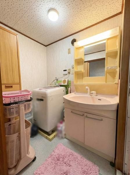 Renovated 3DK House with Garage near Tokuan Station, Higashiosaka - Thumbnail 2