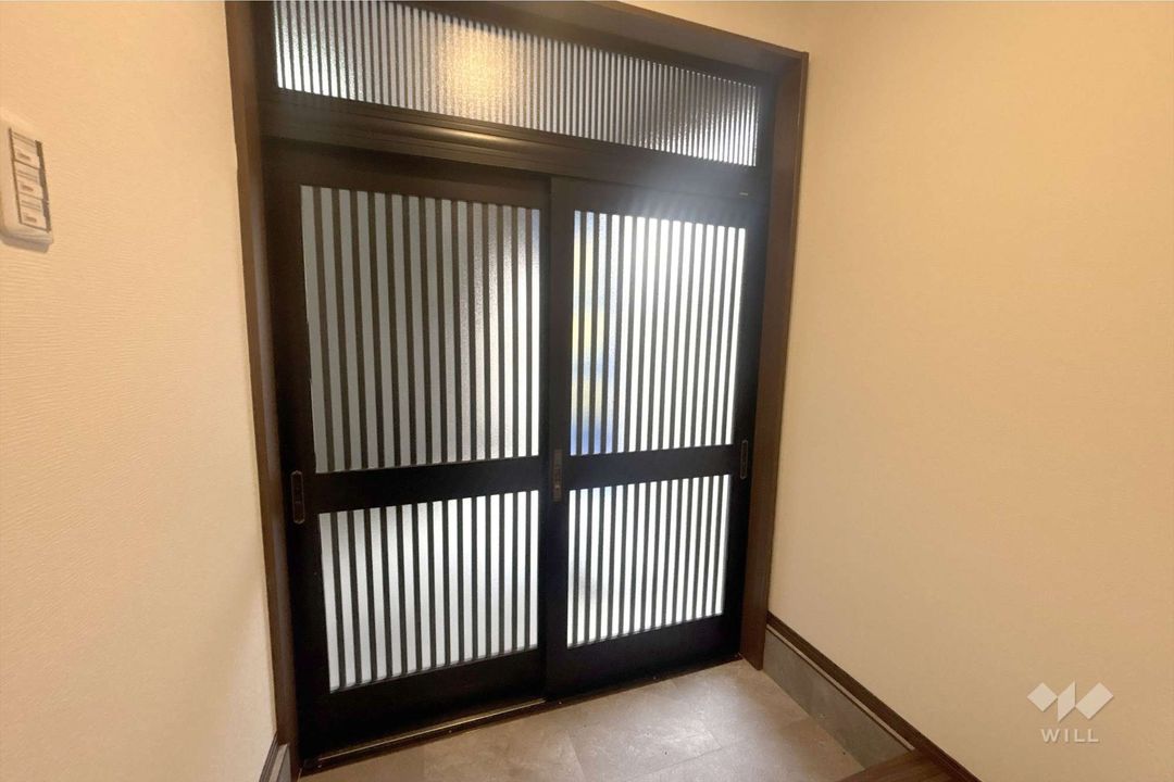 4SLDK Family Home with Garage Near Midoribashi Station, Osaka - Thumbnail 2