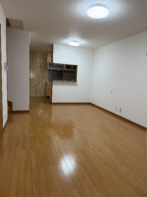 2LDK Wooden House for Sale Near Bentencho Station, Osaka - Thumbnail 4