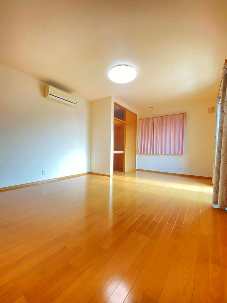 Spacious 5LDK House Near Wakayama Daigaku-mae Station - Thumbnail 3