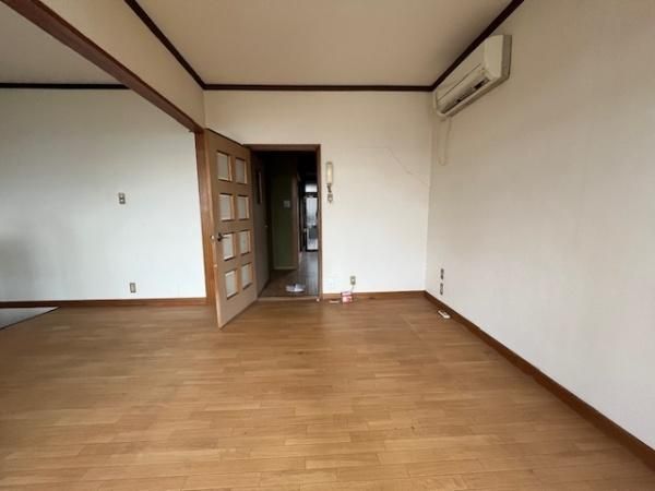 4SLDK Detached House for Sale in Hirakata, Osaka - Thumbnail 2