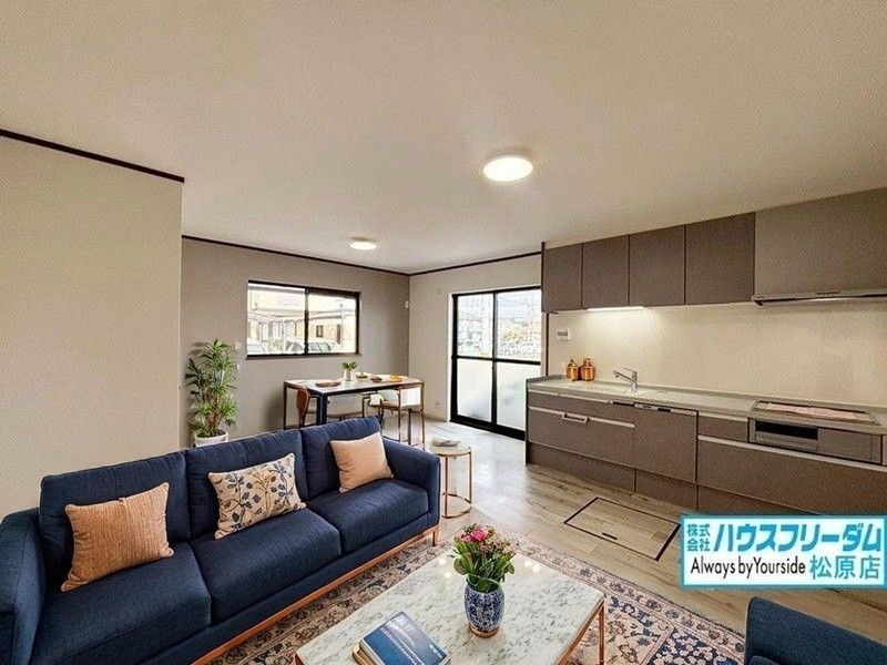 Renovated 4LDK Corner House for Sale in Matsubara, Osaka - Thumbnail 3
