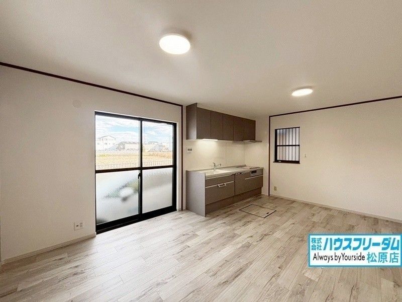 Renovated 4LDK Corner House for Sale in Matsubara, Osaka - Thumbnail 4