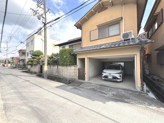 9DK House for Sale in Kashihara, Nara with Large Garden - Thumbnail 2