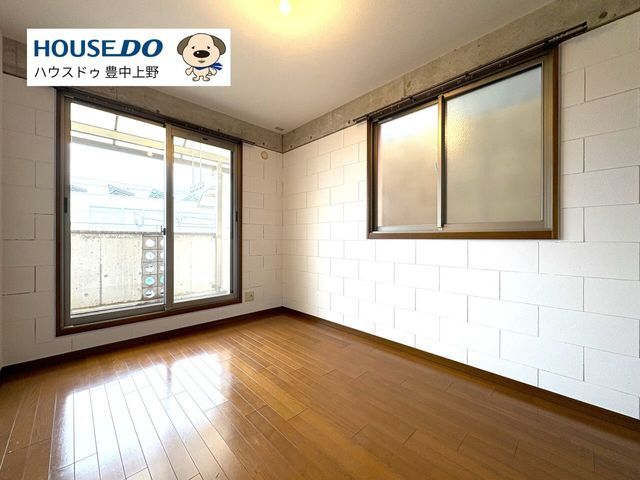 Concrete Block 3LDK House for Sale in Suita, Osaka - Thumbnail 3