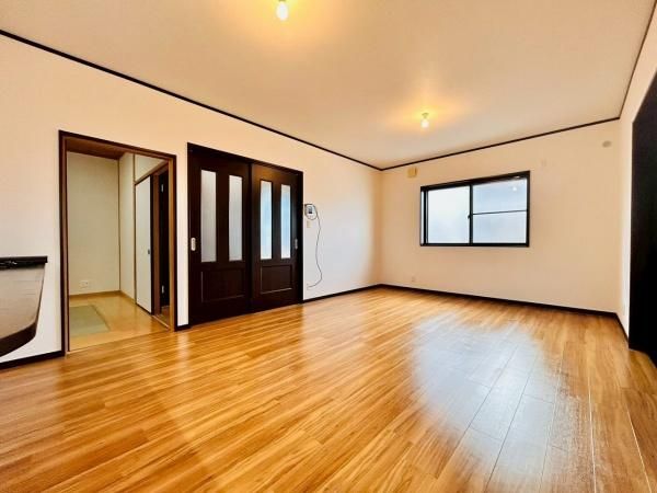 Renovated 3LDK House for Sale near Kaizuka City Hall Mae Station - Thumbnail 4