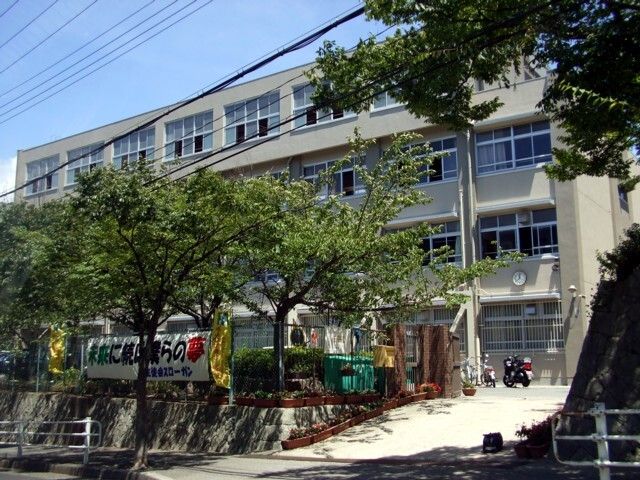 3DK House for Sale in Tarumi, Kobe - 6.8M Yen Investment - Thumbnail 3