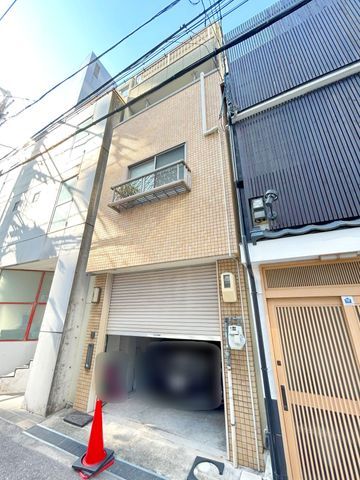 4-Story Steel Townhouse with Rooftop Balcony in Osaka Chuo Ward - Image 1
