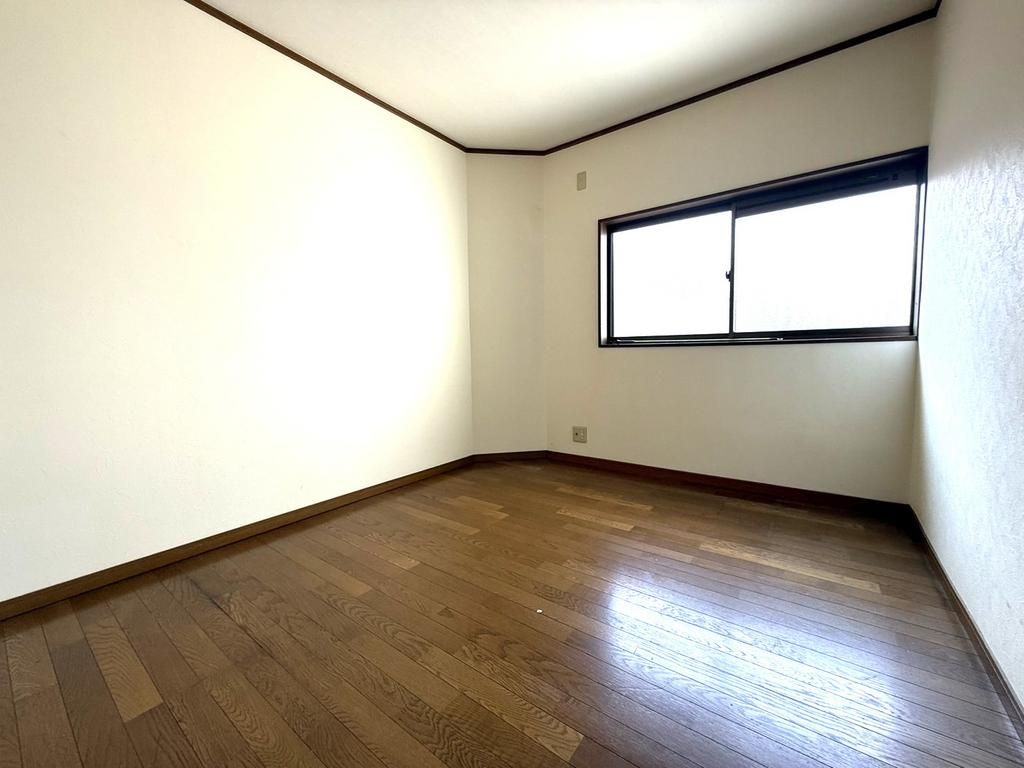 3LDK Detached House for Sale in Tsurumi-ku, Osaka - Thumbnail 2