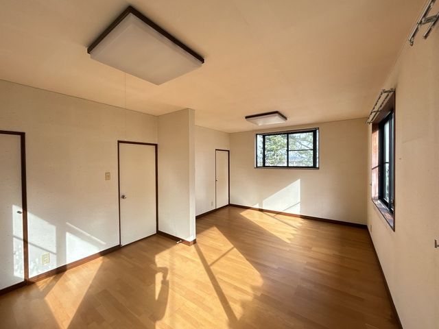 Renovated 4LDK House for Sale in Uchinada, Ishikawa Prefecture - Thumbnail 3